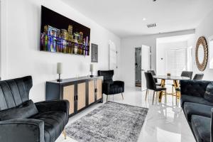 Posezení v ubytování Brand new private 3 bedroom 2 bath apartment with kitchen,keyLargo Tavernier