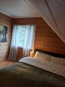 Postel nebo postele na pokoji v ubytování Super cozy family house with mountain and panoramic views