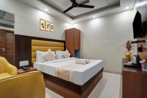 TV a/nebo společenská místnost v ubytování Hotel Royal Rosette with free Wi-Fi Near New Delhi Railway Station and Connaught Place