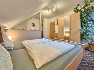 a bedroom with a large bed in a room at Am Sonnenblick in Werda