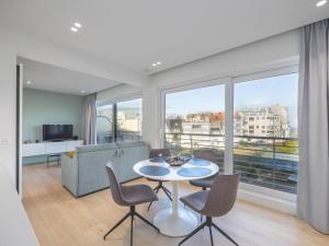 a living room with a table and chairs and a couch at Wimbledon Westende - 0306 + box 10 in Westende-Bad
