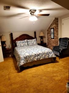 Ένα ή περισσότερα κρεβάτια σε δωμάτιο στο Abbies Place in Pine Bluff