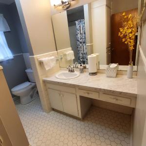 Ένα μπάνιο στο Abbies Place in Pine Bluff +20 φωτογραφίες