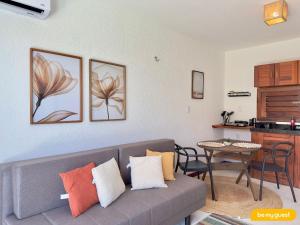 a living room with a couch and a table at Beach-Home Pontal de Maceió in Fortim