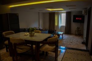 Ruang duduk di Avenue Alarab Residence