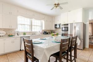 Η κουζίνα ή μικρή κουζίνα στο Ida's Oasis