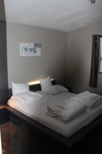 Postel nebo postele na pokoji v ubytování Bungalow Haarlem Amsterdam with jacuzzi