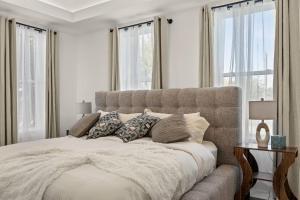 Postel nebo postele na pokoji v ubytování Festive Villa in Richardson/Dallas