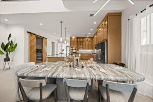 Kuchyň nebo kuchyňský kout v ubytování Festive Villa in Richardson/Dallas