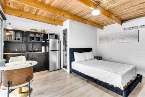 Kuchyň nebo kuchyňský kout v ubytování Brand new private 3 bedroom 2 bath apartment with kitchen,keyLargo Tavernier