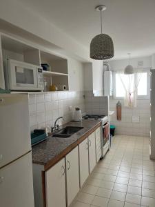 Kuchyň nebo kuchyňský kout v ubytování Ballenas desde el balcon