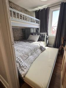 Φωτογραφία από το άλμπουμ του Historic Gem Bright 1BD Steps to everything στο Λονδίνο