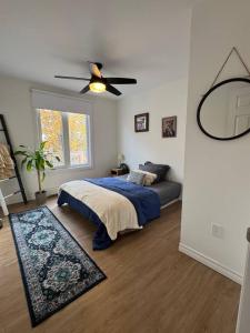 Ένα ή περισσότερα κρεβάτια σε δωμάτιο στο Affordable Elegance Modern 2BR Getaway