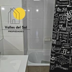 Ένα μπάνιο στο Arriendo Lindo Departamento a pasos de La Playa La Serena