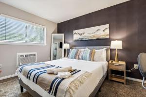 Ένα ή περισσότερα κρεβάτια σε δωμάτιο στο Delightful 1BD AT and T Walkable