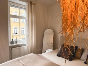 Ένα ή περισσότερα κρεβάτια σε δωμάτιο στο Casa Lia - Altbaucharme meets Boho Style Apartment