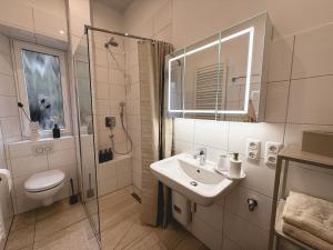 Ένα μπάνιο στο Casa Lia - Altbaucharme meets Boho Style Apartment