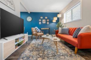 Et tv og/eller underholdning på Pleasant 1BD AT and T Walkable