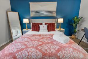 En eller flere senge i et værelse på Pleasant 1BD AT and T Walkable