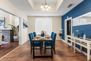 a dining room with blue walls and a table and chairs at Uplifting 2BD House in the heart of FortWorth in Fort Worth