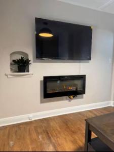 Gallery image of Charming Downtown 3BR Combo Room in London