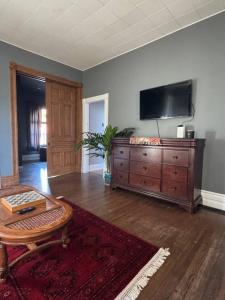 TV/trung tâm giải trí tại 3BD Heritage Home Escape