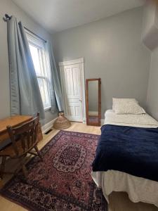 Giường trong phòng chung tại 3BD Heritage Home Escape +6 ảnh