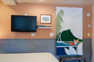 Et tv og/eller underholdning på Walk to Lake Tahoe Pets OK Studio