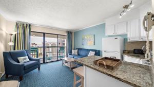 Η κουζίνα ή μικρή κουζίνα στο CDM 335 Casa Del Mar Oceanview Condo for 6 Heated Pool