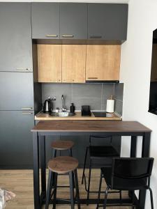 Η κουζίνα ή μικρή κουζίνα στο Apartmani Lara