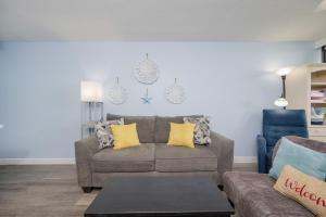 Χώρος καθιστικού στο Island Winds West 473 condo