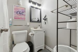 Ένα μπάνιο στο Prime 1BD Close to the Action of AT and T +19 φωτογραφίες