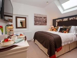 Postel nebo postele na pokoji v ubytování 2 bed in Harrogate 75642