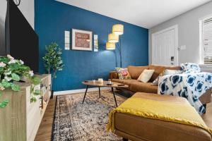 Et tv og/eller underholdning på Blissful 1BD unit AT and T Walkable