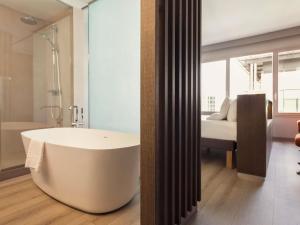 Koupelna v ubytování Novotel Campo De Las Naciones