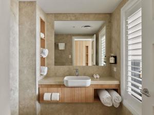 Koupelna v ubytování The Brighton Hotel Sydney - Mgallery Collection