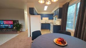 Nhà bếp/bếp nhỏ tại Jewel Lake Apartment