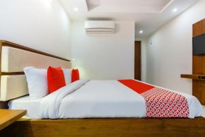 Ένα ή περισσότερα κρεβάτια σε δωμάτιο στο Hotel O Park Land +16 φωτογραφίες