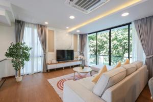 Televiisor ja/või meelelahutuskeskus majutusasutuses 3br jacuzzi pool Netflix WiFi 8 people 10min Patong