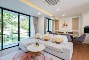 Istumisnurk majutusasutuses 3br jacuzzi pool Netflix WiFi 8 people 10min Patong