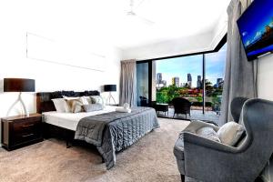 Ένα ή περισσότερα κρεβάτια σε δωμάτιο στο Wanderlust +22 φωτογραφίες