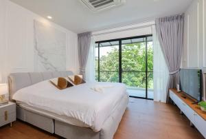 Voodi või voodid majutusasutuse 3br jacuzzi pool Netflix WiFi 8 people 10min Patong toas +42 fotot