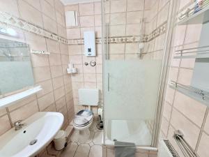 Vannituba majutusasutuses Ferienwohnung DEICHBLICK 200m zum Strand Zingst Darß