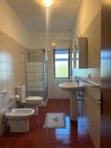 Koupelna v ubytování Heron House Appartaments