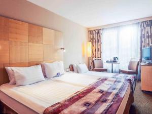 Ένα ή περισσότερα κρεβάτια σε δωμάτιο στο Mercure Budapest Korona