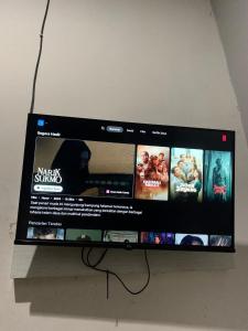 a flat screen tv sitting on top of a shelf at Penginapan Primal Syariah in Citepus