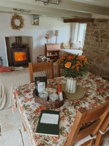 Posezení v ubytování The Little Welsh Cottage + 16 fotografií