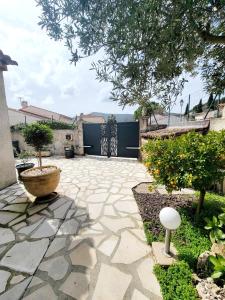 a garden with a stone patio with a tree at Casa Leone 83 in Solliès-Pont