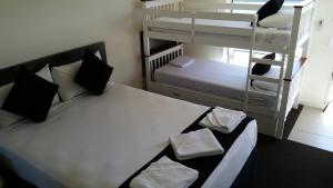 Ένα ή περισσότερα κρεβάτια σε δωμάτιο στο Dooleys Tavern and Motel Capella +33 φωτογραφίες
