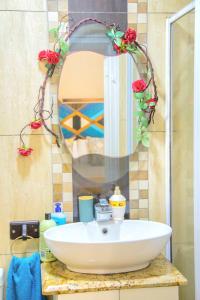 Koupelna v ubytování Aqua Soul- Aircon- Braai- 7th Heaven- Pool